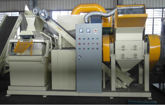 Überschüssiges kupfernes Kabel 500KG/H, das Ausrüstung Schrott-Kabel-Granulierer-Maschine aufbereitet